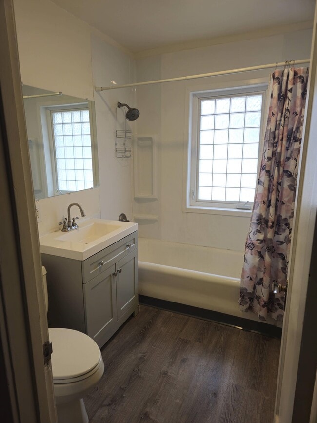 Building Photo - 1104 5th Ave S