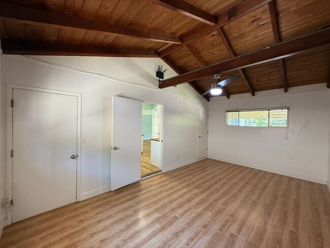 Building Photo - Large Ranch-Style Home in Vista
