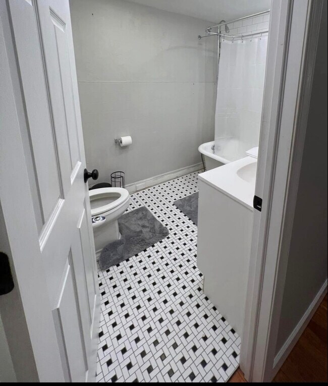 Building Photo - 2633 Fillmore St