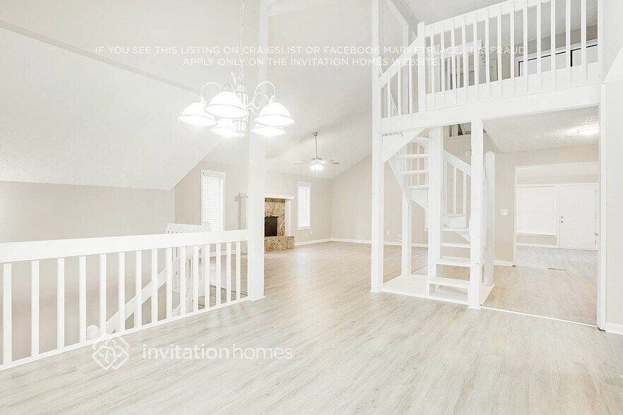 Building Photo - 2230 Rolland St