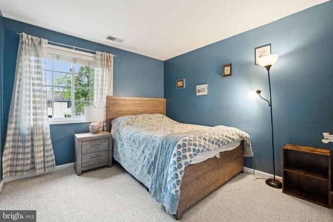 Building Photo - Welcome to this beautifully updated three ...