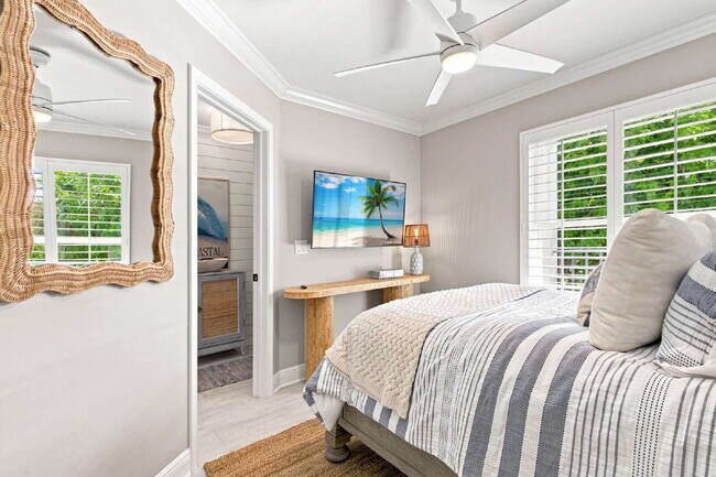 Building Photo - Chateau Vanderbilt 3 bedroom condo with water views.
