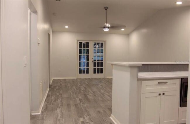 Building Photo - 813 Sleepy Harbour Dr