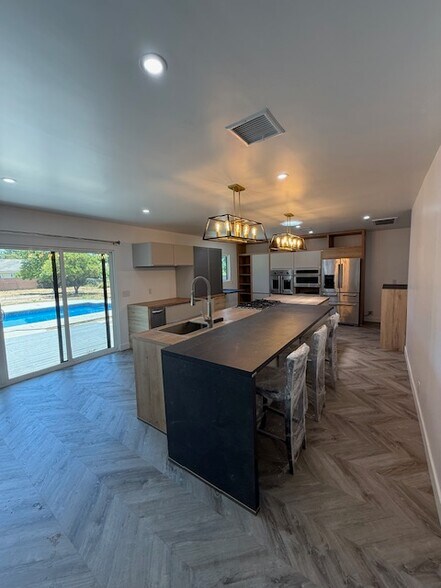 Kitchen - 2400 Greenfield Ave