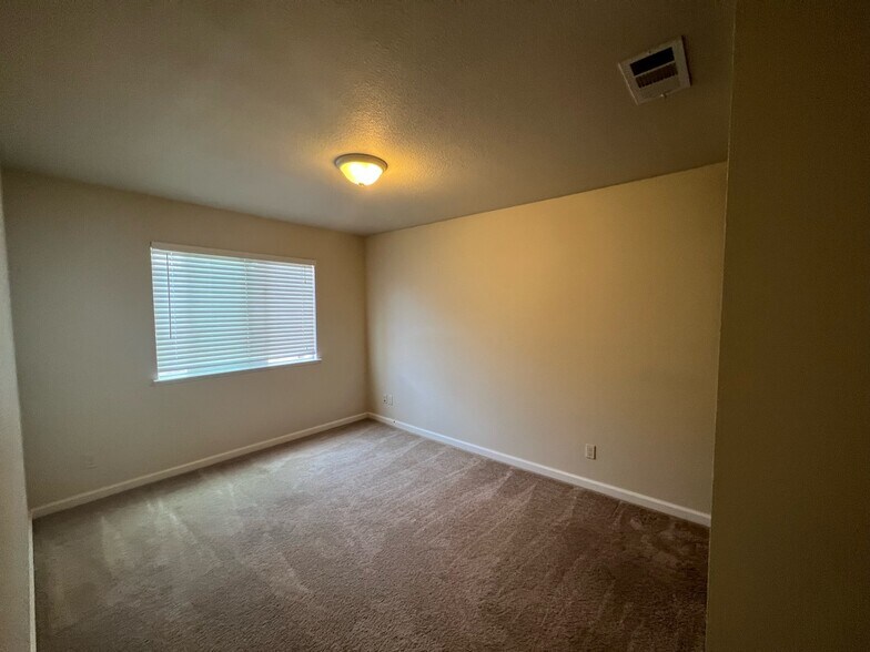 Building Photo - 4803 Lewis Carroll Way