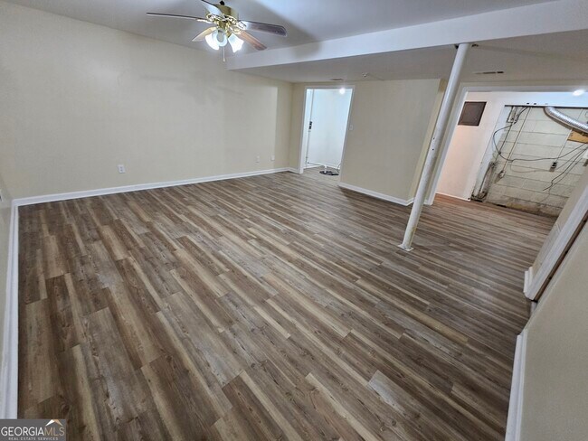 Building Photo - 2596 Woodland Dr NW