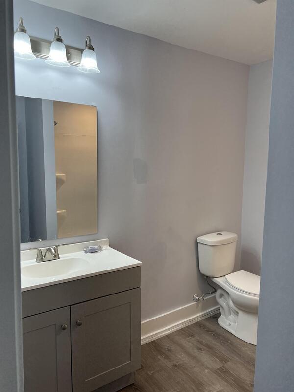 Building Photo - 419 W 6th St