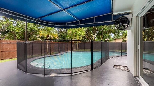 Building Photo - 740 Beachwood Ln