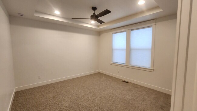 Building Photo - Functionality and convenience! Minutes from one of Meridian's most fantastic parks, with pools, p...