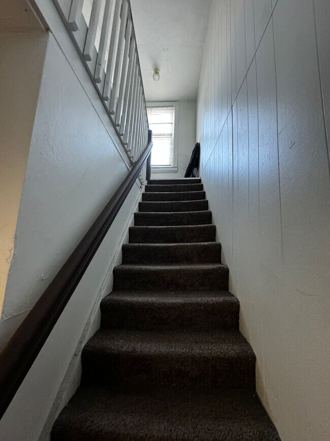 Building Photo - 27 Welsford St