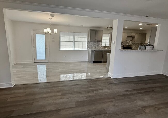 Building Photo - 3300 Bissonet Dr