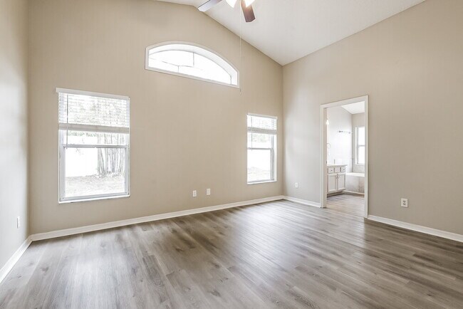 Building Photo - 15849 Green Cove Blvd