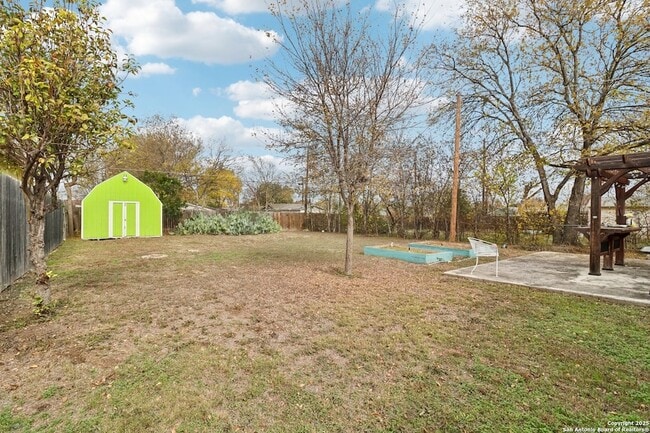 Building Photo - 2709 W Craig Pl