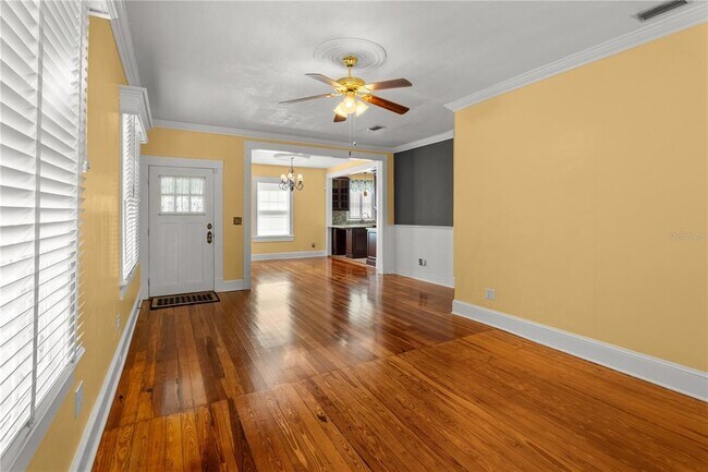 Building Photo - 613 E Pine St