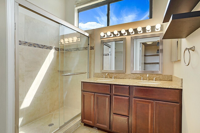 Building Photo - 605 Harbour Pointe Way