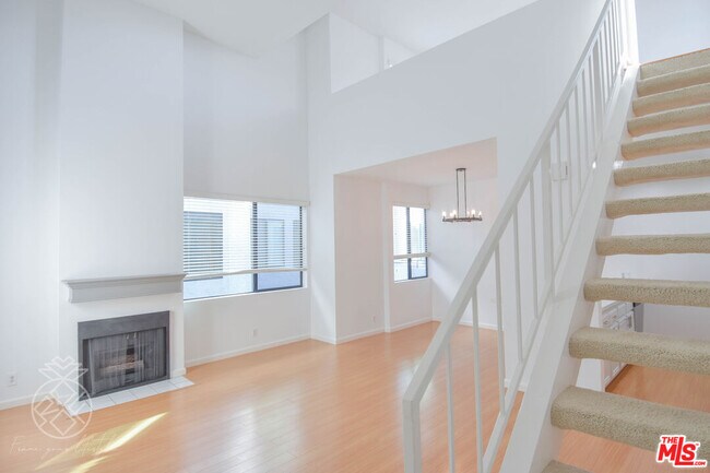 Building Photo - 1727-1727 Glendon Ave