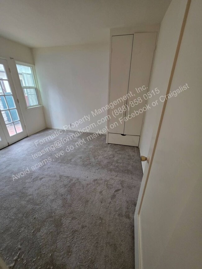 Building Photo - 1720 La Senda Pl