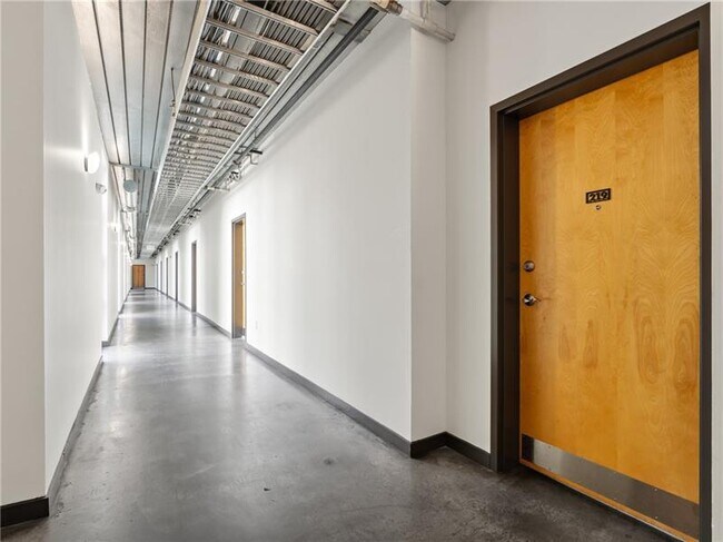 Building Photo - 620 Glen Iris Dr NE