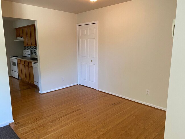 Building Photo - 2 Bedroom Condo in Clinton Township