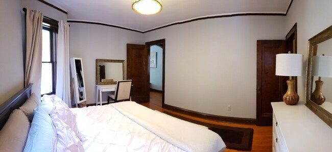 Building Photo - Historic 3 Bedroom in Portage Park