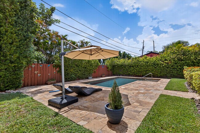 Building Photo - 510 NE 8th Ave