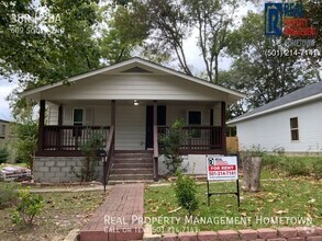 Building Photo - Beautiful 3-Bed 2-Bath