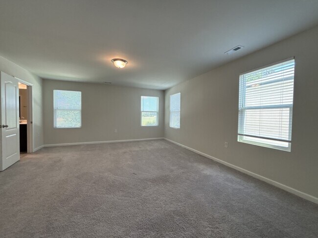 Building Photo - 301 Wilbur Lake Dr