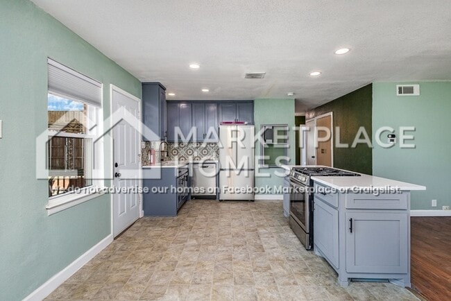 Building Photo - 9308 Lindaro Ln