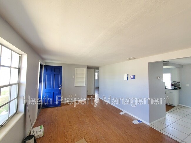 Building Photo - 3330 Rosefield Dr
