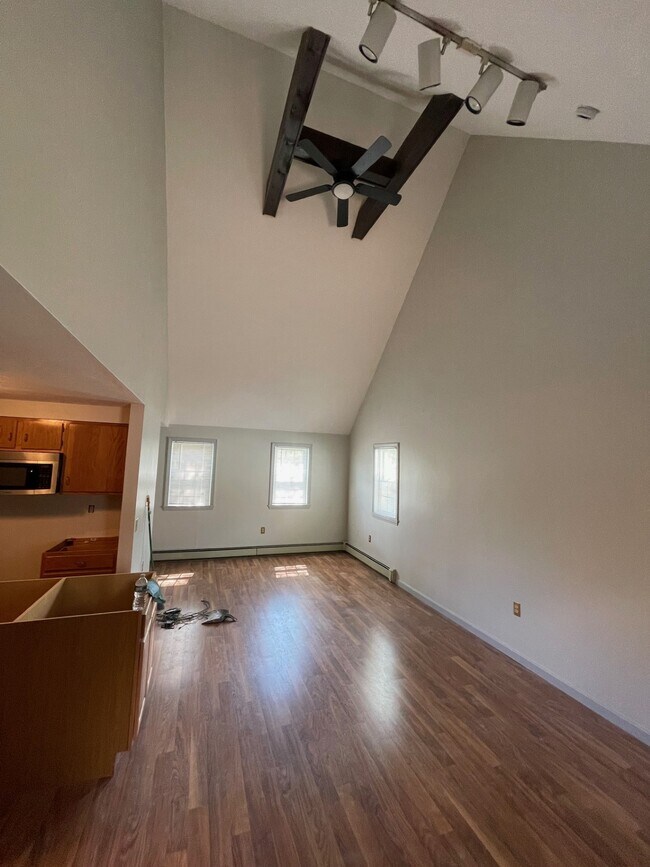Building Photo - 4 Bayberry Dr