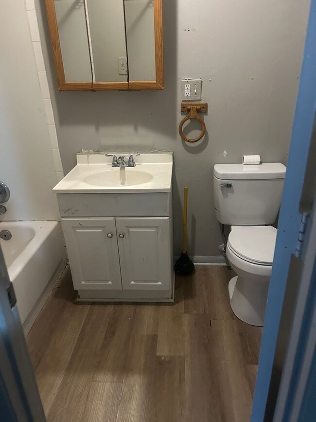 Building Photo - Knoxville 37917 - 1 bedroom, 1 bath Apartm...
