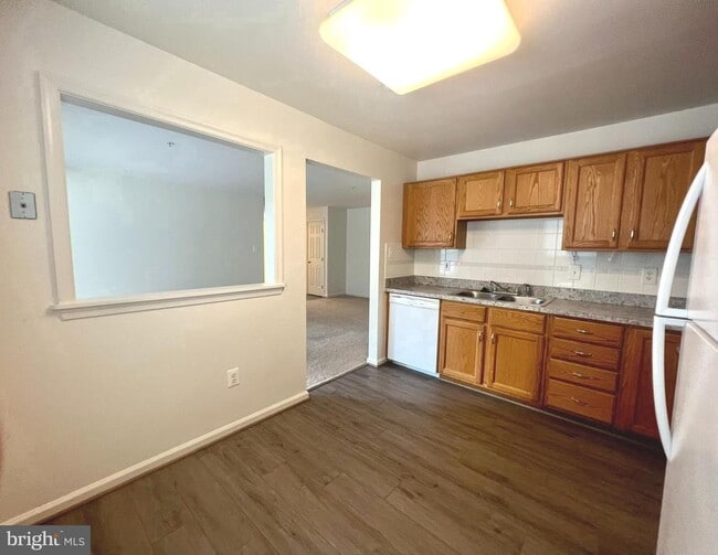 Building Photo - 7532 Coxton Ct