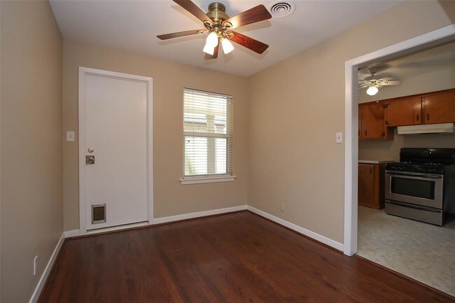 Building Photo - 5036 De Milo Dr