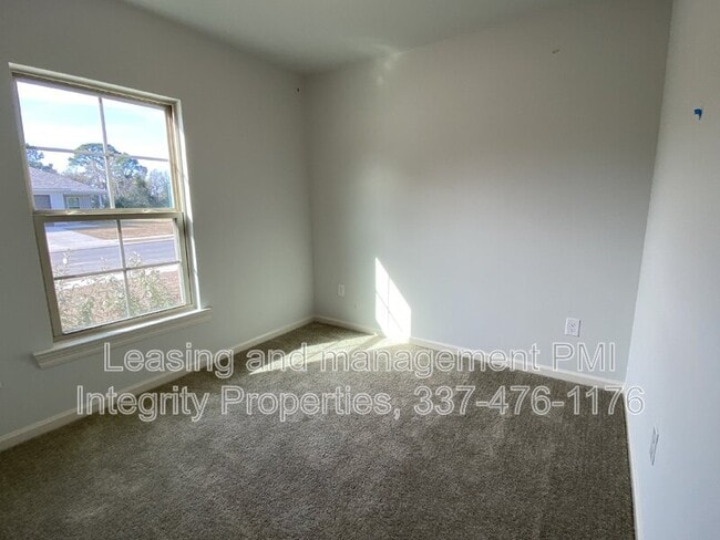 Building Photo - 204 Armstrong Dr