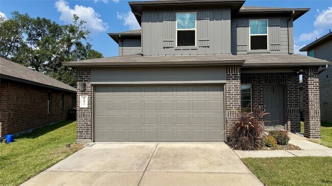 Primary Photo - 16957 Rich Pines Dr