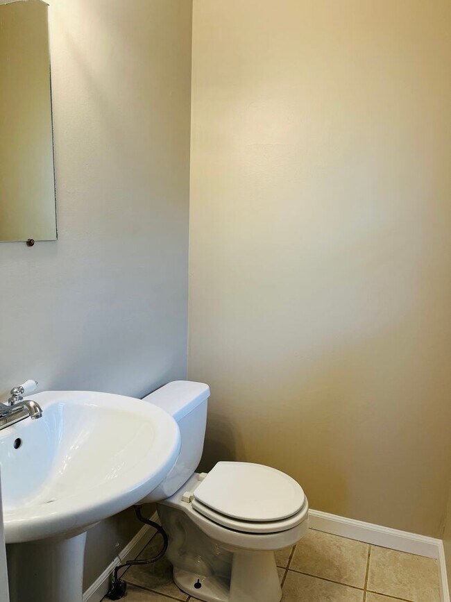 Building Photo - Charming 3-bedroom, 1.5-bath brick ranch situated on a large private lot in Carrollton! Must see!