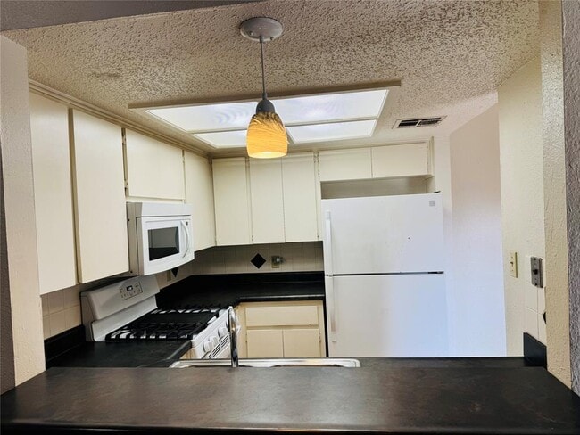 Building Photo - 907 Milford Way