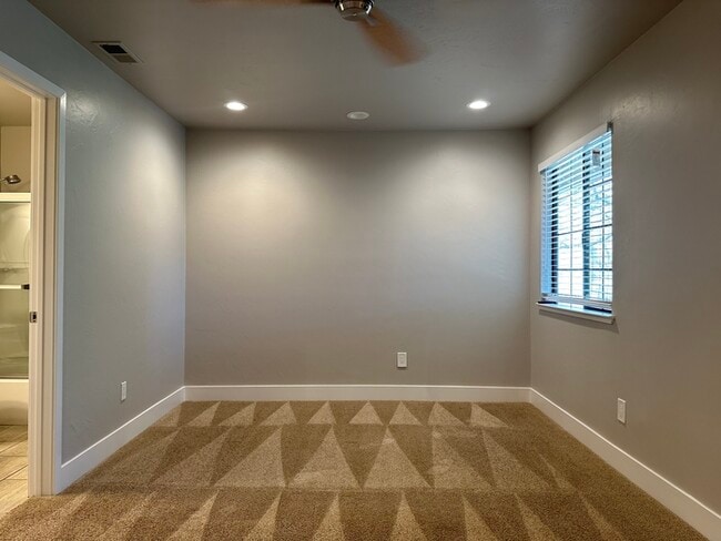 Building Photo - Beautifully Updated Condo in Citrus Heights!