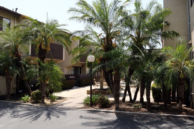 Building Photo - La Palma Terrace Apartments