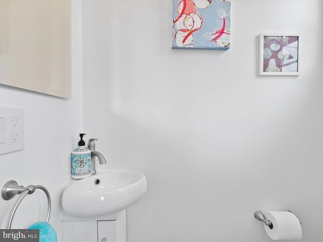 Building Photo - 1813 Bay St SE