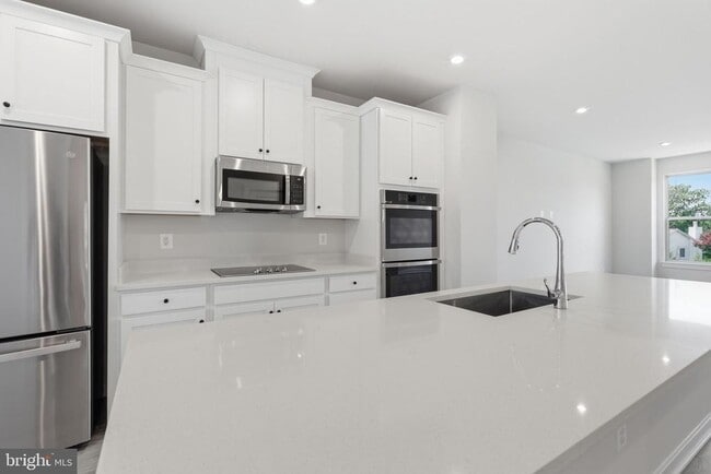 Building Photo - 2118 Acadia Rd