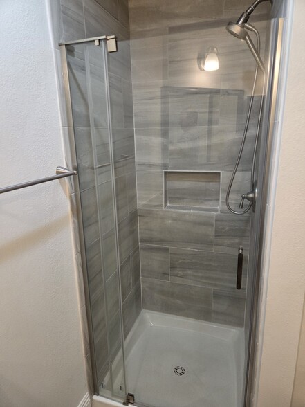 Bathroom - 18645 Hatteras St