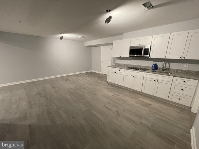 Building Photo - 113 Trails Way