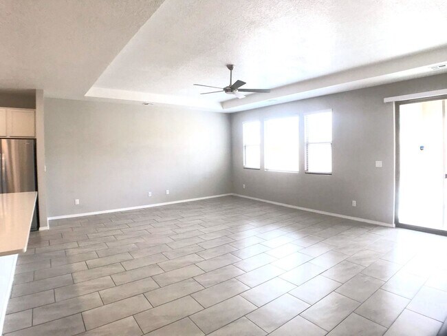 Building Photo - Los Lunas 3 bedroom! Tile Throughout! Refrigerated Air! Spacious living area