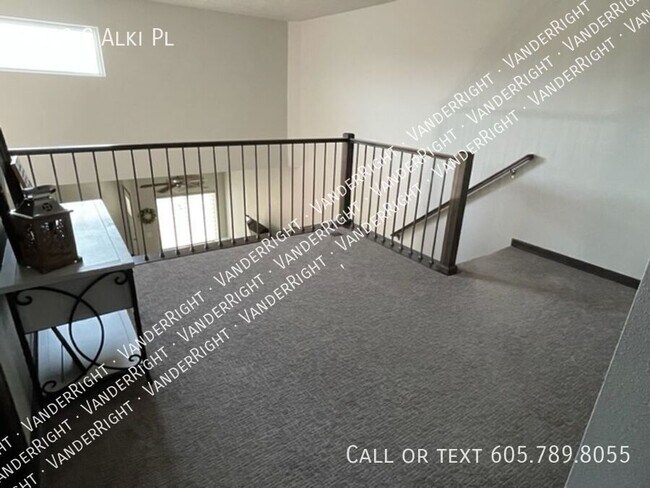 Building Photo - 6143 S Alki Pl