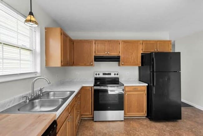 Building Photo - 5691 Victoryview Ln