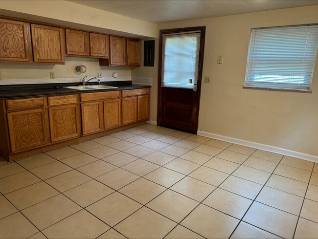 Building Photo - 3143 Grasmere Ave