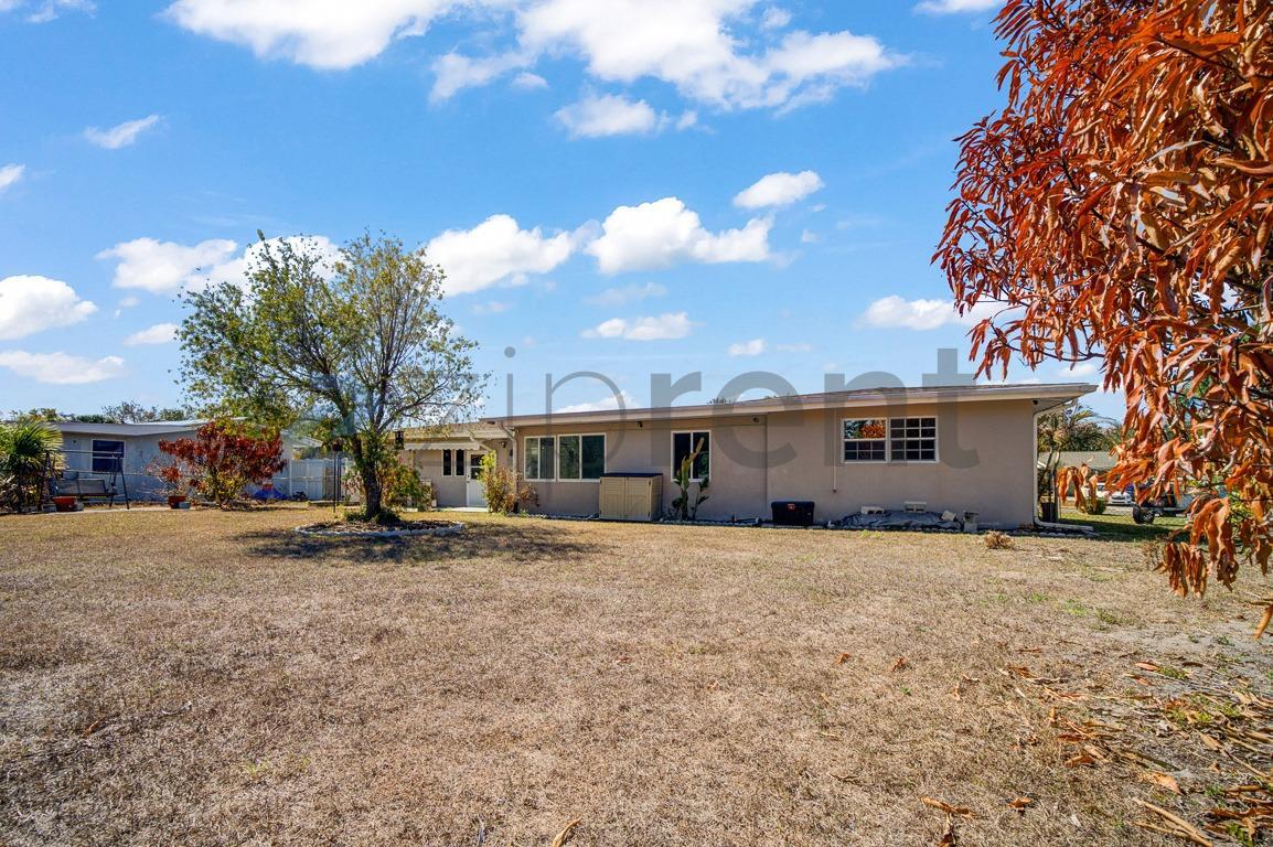 Building Photo - 2540 Sistina St