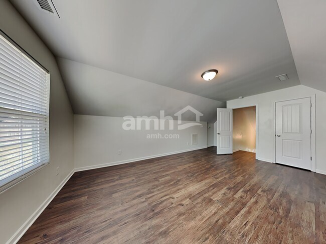 Building Photo - 5306 Ian Dr