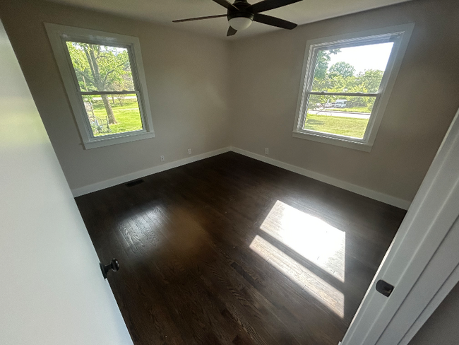 Building Photo - 516 Lemont Dr